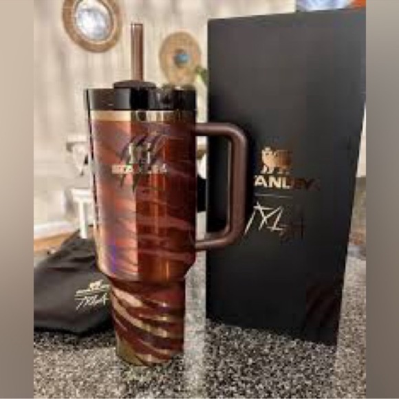 Tyla Tyger Stanley 40oz Cup Collaboration Africa desert exclusive midnight - Picture 2 of 3